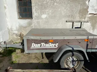 Trailer m. Presenning