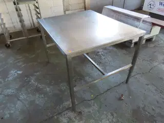 Industrikøkken stålbord