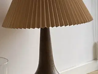 Stor brun bordlampe / gulvlampe