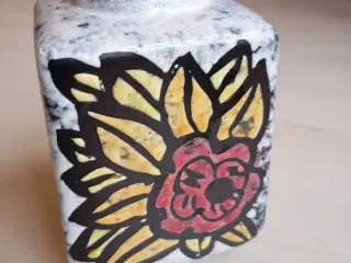 Strehla vase med blomster motiv 