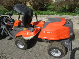 Husqvarna havetraktor type r214c fra 2023  .