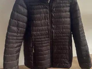 Lækker vatteret overgangsjakke.