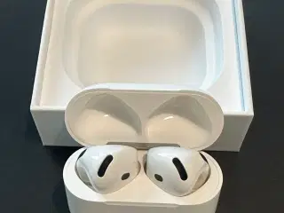 Apple AirPods 4 med støjreduktion 