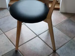 Massiv spisebord + 6 stole