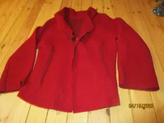 2 næsten nye varme filtjakker str. L/XL