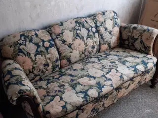 Gammel smuk sofa, ombetrukket