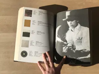 Vinyl, Records and Covers by Artists: A Survey af 