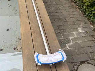 Pool cover og skrubbe