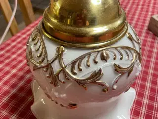 Loftslampe i hvid glas med guld