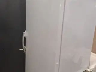 Fryseskab, brugt  BLOMBERG