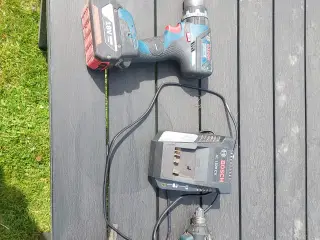 Bosch, slag og bor med to batterier 