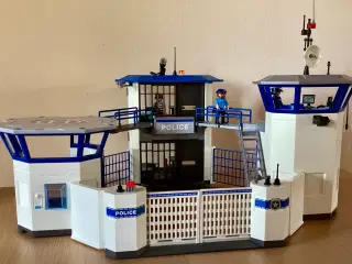 Politikommandocentral med fængsel, Playmobil nr. 6