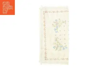 Broderet dug med blomstermotiver (str. 63 x 65 cm)