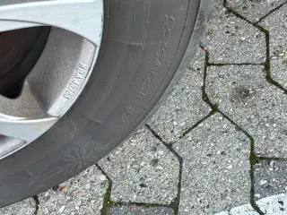 Næsten nye dæk med fælge 