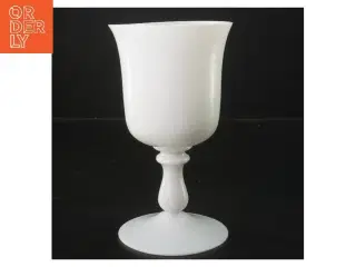 Elegant hvid vase (str. Ø 10,5 cm længde 18 cm)