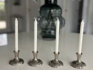 4 små lysestager med lys