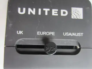 UNITED rejseadapter med USB lader