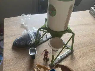 Schleich silo