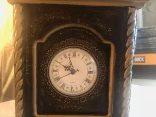 Antikt træ ur