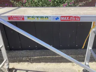 Mindre rullestilladsi aluminium.