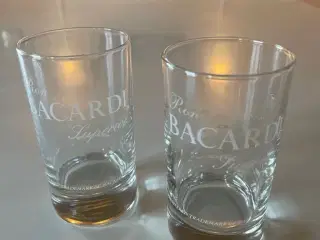 Bacardi sjus glas.