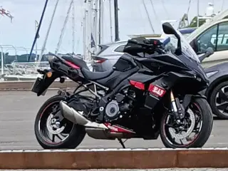 Suzuki gsxs 1000 gt