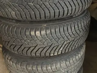 Vinter dæk på fælge, 225/70 R 16" har kørt på Rav4