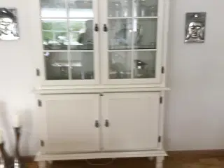 Vitrineskab hvid 700
