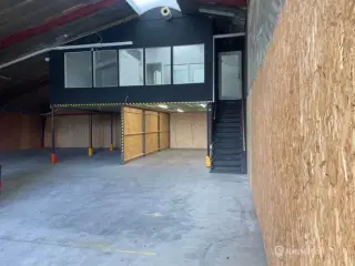 340 m² lager & kontor til leje – vest for Aalborg