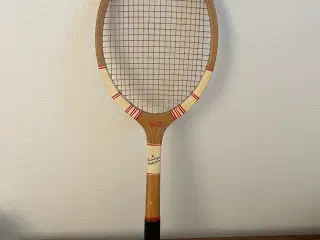 Vintage badminton ketcher