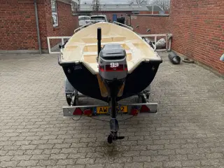 Jolle med motor og bådtrailer