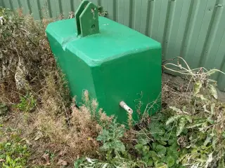 - - - - - - Ca. 800 kg +/-