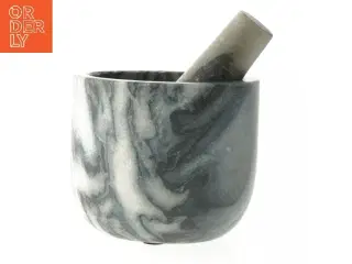 Morter i marmor med støder (str. Ø 12 cm)