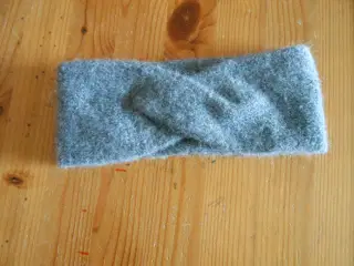 Tørklæder Små og Store.  Sixpence Kasket.