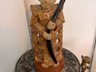Håndlavet asiatisk dekorationsfigur i træ + perler