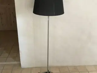 Ikea standerlampe justerbar lysstyrke + 3 pærer 