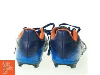 Fodboldstøvler fra Adidas (str. 25 cm)