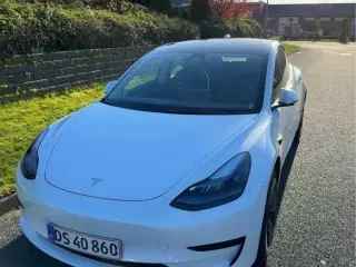 Tesla 3 med originalt anhængertræk 