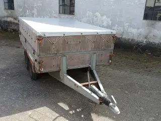 Variant boogietrailer m. høje sider og presenning