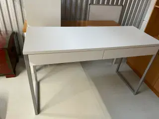Næsten nyt skrivebord