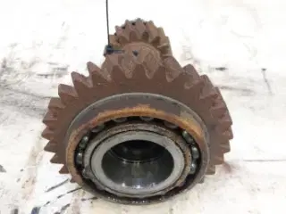 Ford 7810 Gearkasse Aksel 83932557