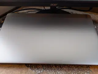 Lenovo IdeaPad Ryzen 5700U Radeon Graphics × 16