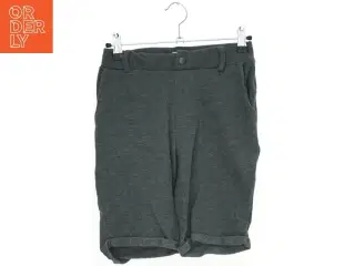 Grå shorts fra Name It (str. 140)