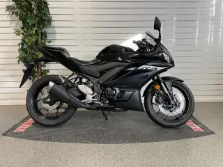 Yamaha R3 Yamaha Black