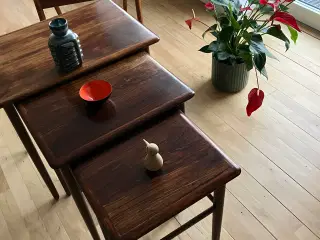 3 indskudsborde i teaktræ i flot kvalitet