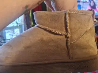 Varme støvler fra Fashion str 39