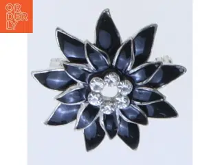 Blomstformet broche i sort (str. 3,5 cm)