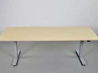 Efg hæve-/sænkebord i birk, 200 cm.