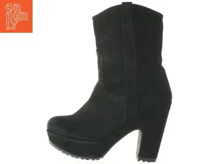 Sort støvle med høj hæl størrelse 36 fra Gardenia (str. 36 )