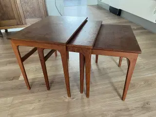 Flot indskudsbord i Teaktræ